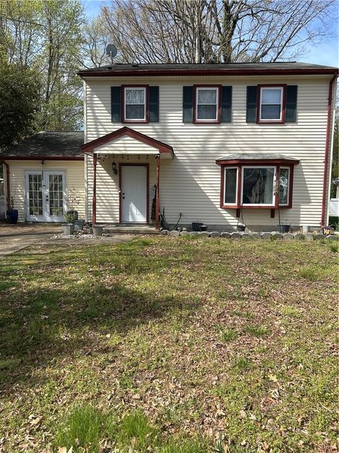 Photo of 3 Lost Cove, Newport News, VA 23606 (MLS # 10627500)