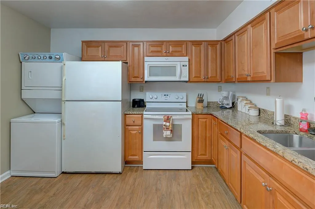 Norfolk, Virginia 23508, United States, 2 Bedrooms Bedrooms, ,1 BathroomBathrooms,Residential,Active,205218