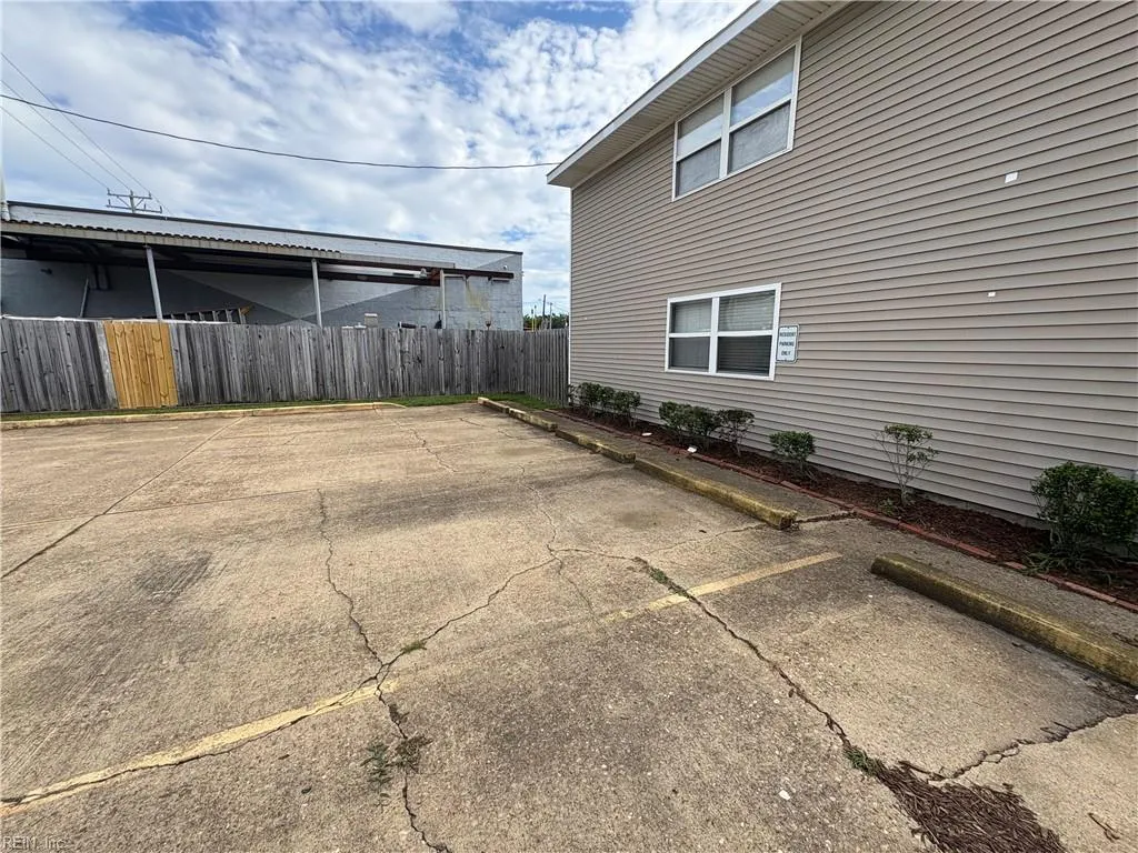 Norfolk, Virginia 23508, United States, 2 Bedrooms Bedrooms, ,1 BathroomBathrooms,Residential,Active,205218