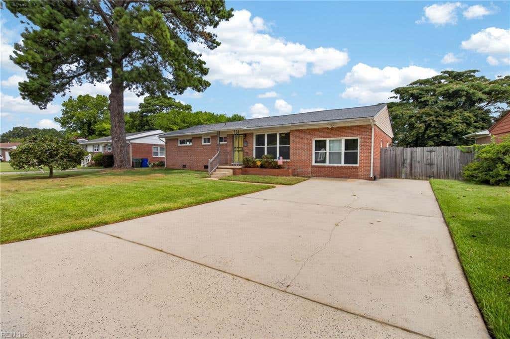 Photo of 2924 Dominion Avenue, Norfolk, VA 23518 (MLS # 10644717)