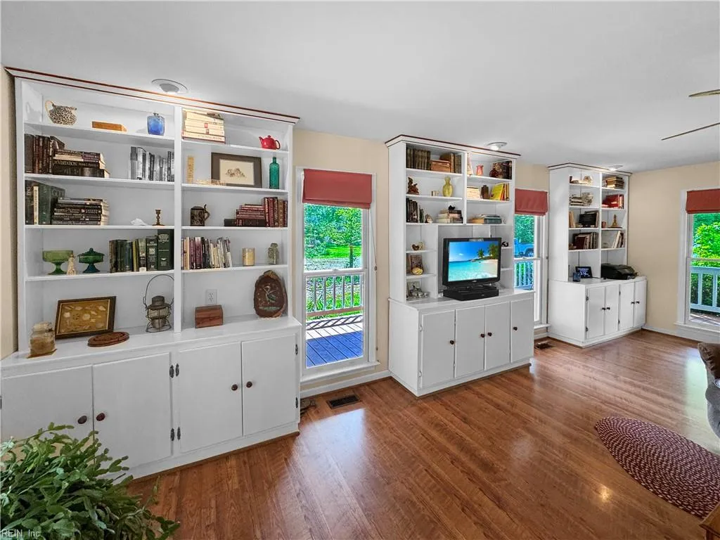 Port Haywood, Virginia 23138, United States, 3 Bedrooms Bedrooms, ,3 BathroomsBathrooms,Residential,Active,136379