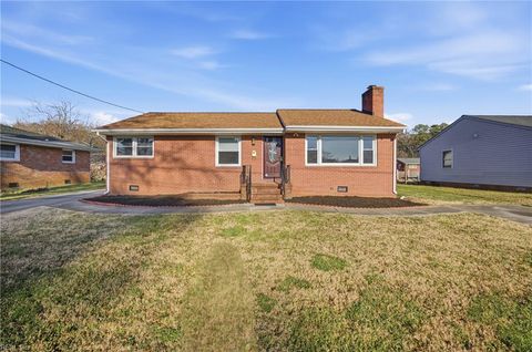 Photo of 17 Dimmock Avenue, Newport News, VA 23601 (MLS # 10615076)