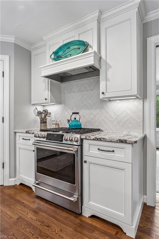 Perfectly positioned on a private, wooded .66-acre homesite overlookin – image 13
