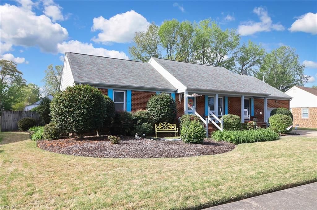 Photo of 1014 Weeping Willow Drive, Chesapeake, VA 23322 (MLS # 10628591)