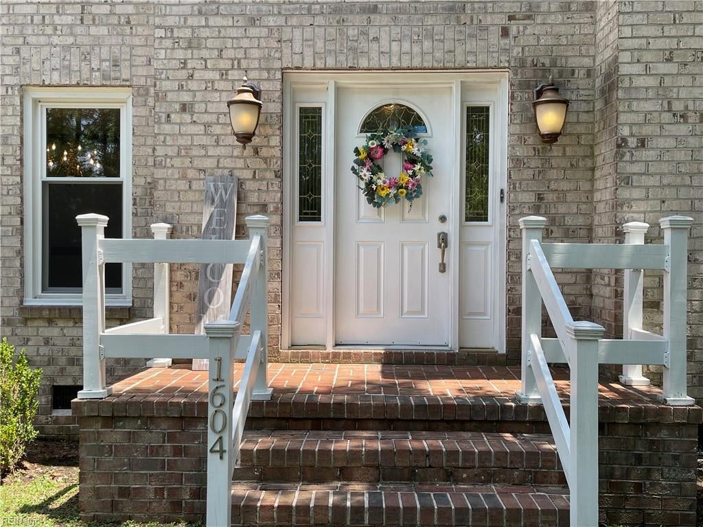 Photo of 1604 Grey Friars Chase, Virginia Beach, VA 23456 (MLS # 10652317)