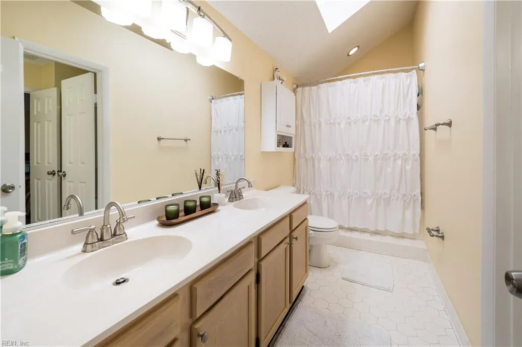 Virginia Beach, Virginia 23454, United States, 2 Bedrooms Bedrooms, ,3 BathroomsBathrooms,Residential,Active,131252