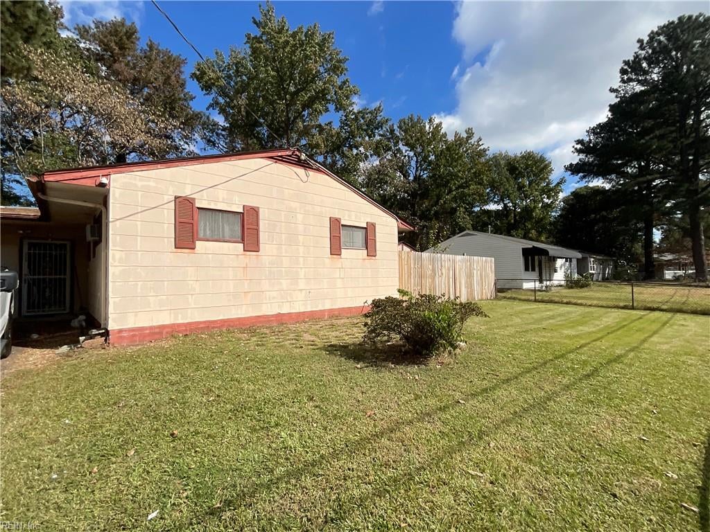 Photo of 225 York Drive, Portsmouth, VA 23702 (MLS # 10659794)