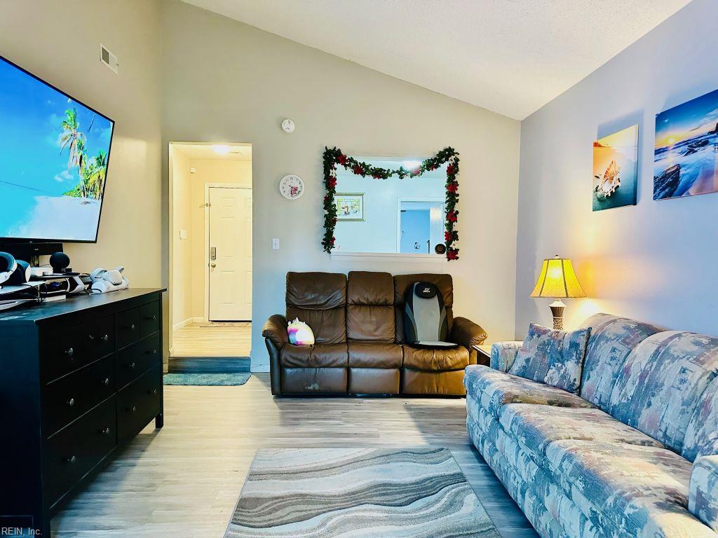 947 Fern Ridge RD