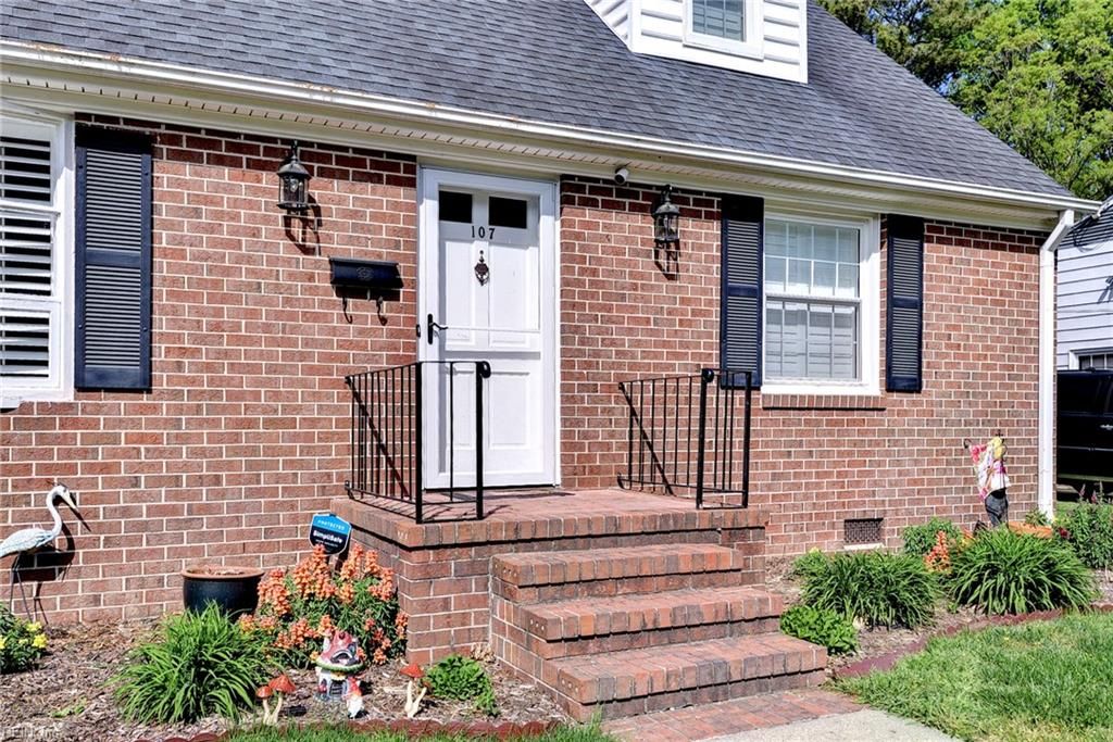 Photo of 107 Glade Road, Newport News, VA 23606 (MLS # 10630442)