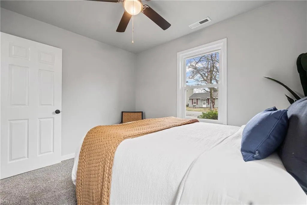 Hampton, Virginia 23663, United States, 2 Bedrooms Bedrooms, ,1 BathroomBathrooms,Residential,Pending,10914