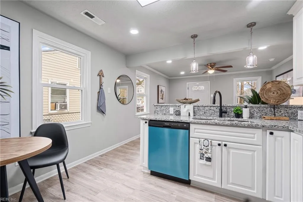 Hampton, Virginia 23663, United States, 2 Bedrooms Bedrooms, ,1 BathroomBathrooms,Residential,Pending,10914