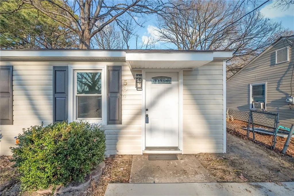 Hampton, Virginia 23663, United States, 2 Bedrooms Bedrooms, ,1 BathroomBathrooms,Residential,Pending,10914