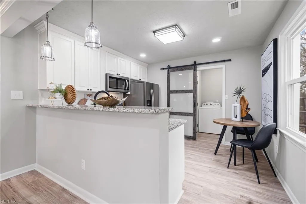 Hampton, Virginia 23663, United States, 2 Bedrooms Bedrooms, ,1 BathroomBathrooms,Residential,Pending,10914