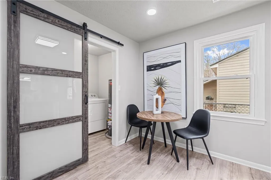 Hampton, Virginia 23663, United States, 2 Bedrooms Bedrooms, ,1 BathroomBathrooms,Residential,Pending,10914