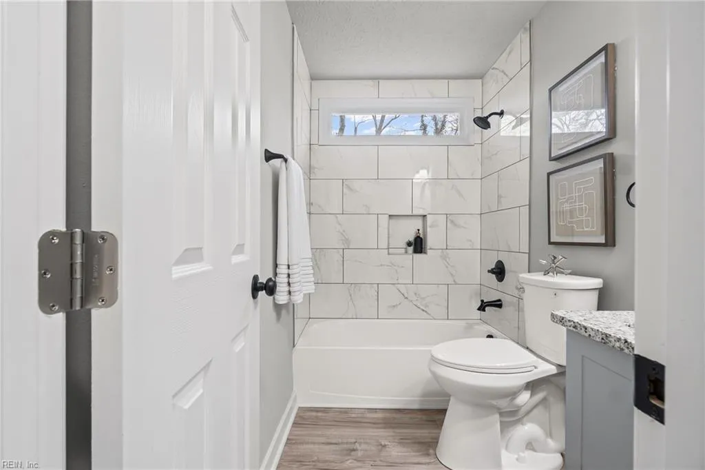 Hampton, Virginia 23663, United States, 2 Bedrooms Bedrooms, ,1 BathroomBathrooms,Residential,Pending,10914