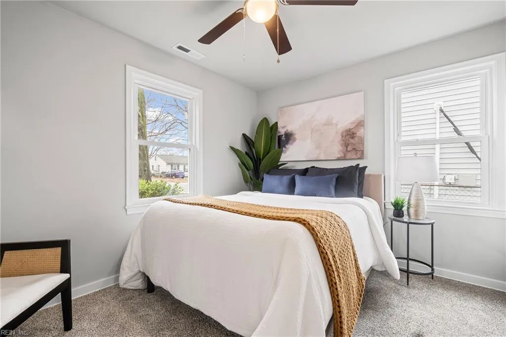 Hampton, Virginia 23663, United States, 2 Bedrooms Bedrooms, ,1 BathroomBathrooms,Residential,Pending,10914