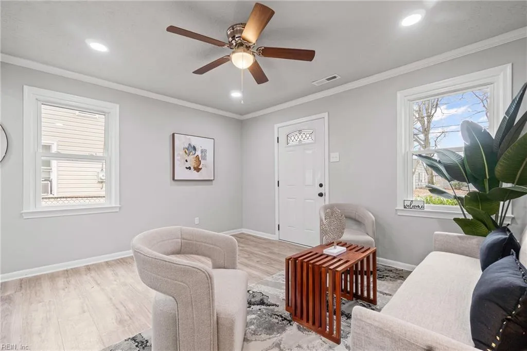 Hampton, Virginia 23663, United States, 2 Bedrooms Bedrooms, ,1 BathroomBathrooms,Residential,Pending,10914