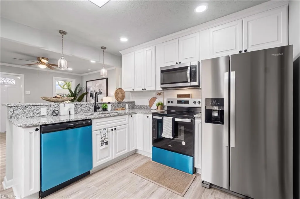 Hampton, Virginia 23663, United States, 2 Bedrooms Bedrooms, ,1 BathroomBathrooms,Residential,Pending,10914