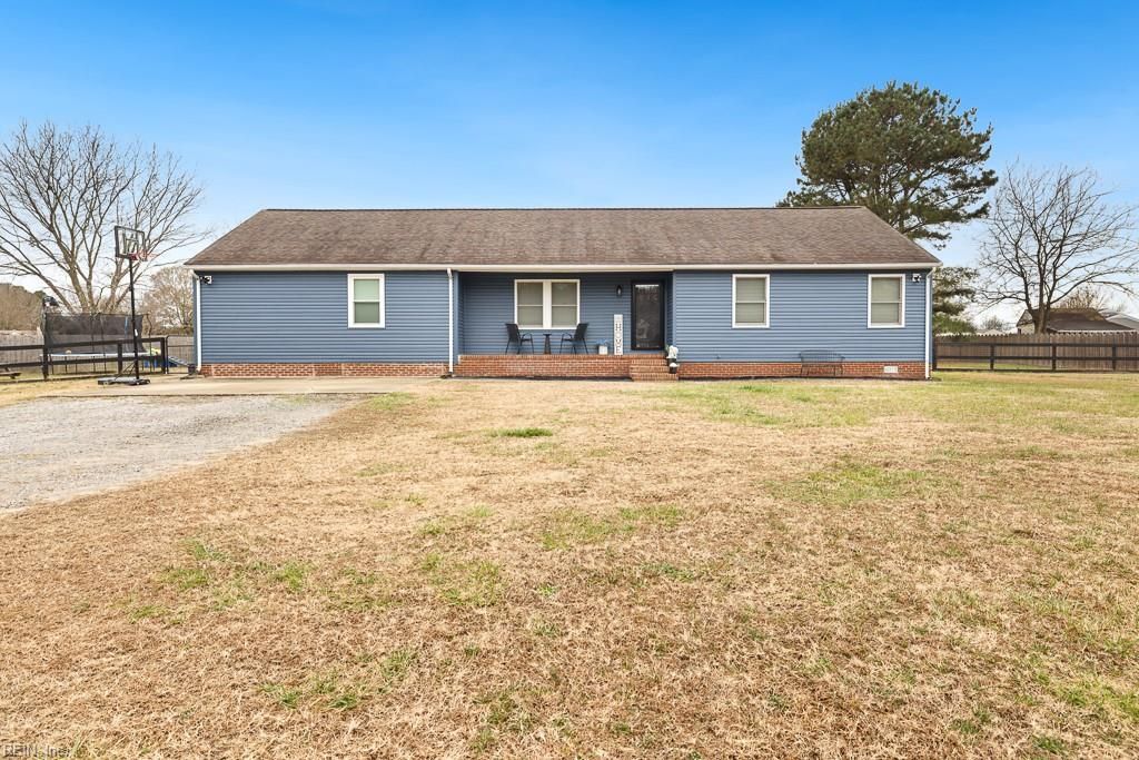 Photo of 304 Longview Circle, Smithfield, VA 23430 (MLS # 10614261)