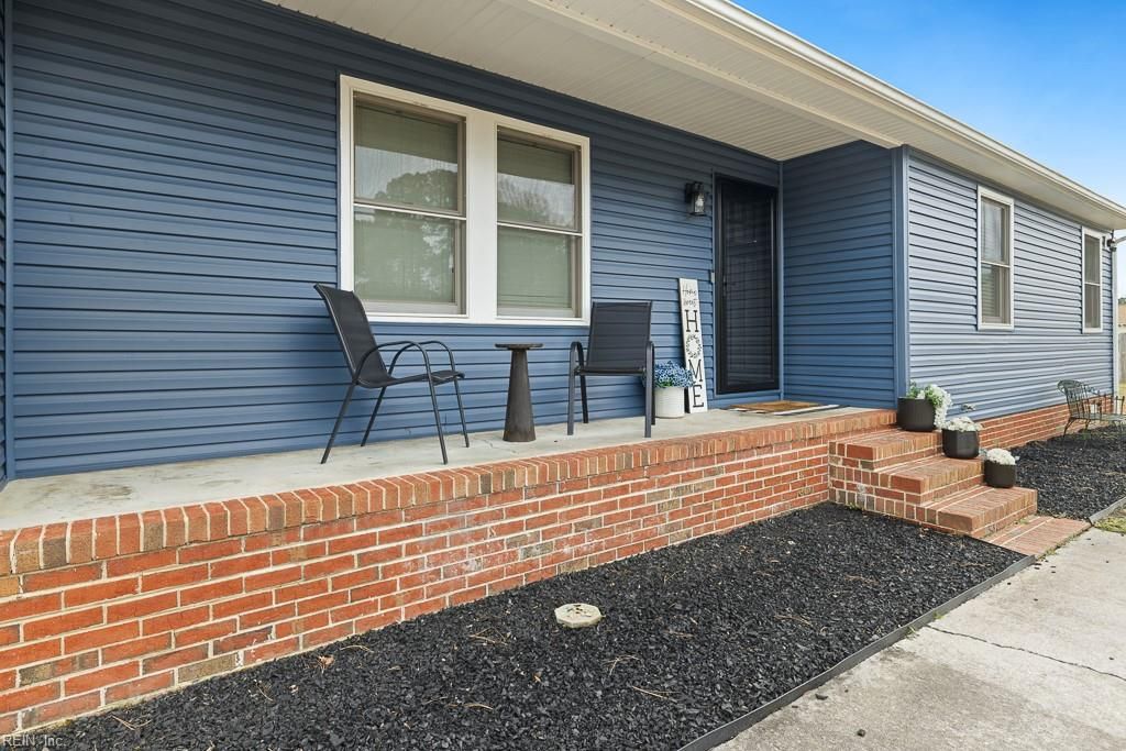 Photo of 304 Longview Circle, Smithfield, VA 23430 (MLS # 10614261)