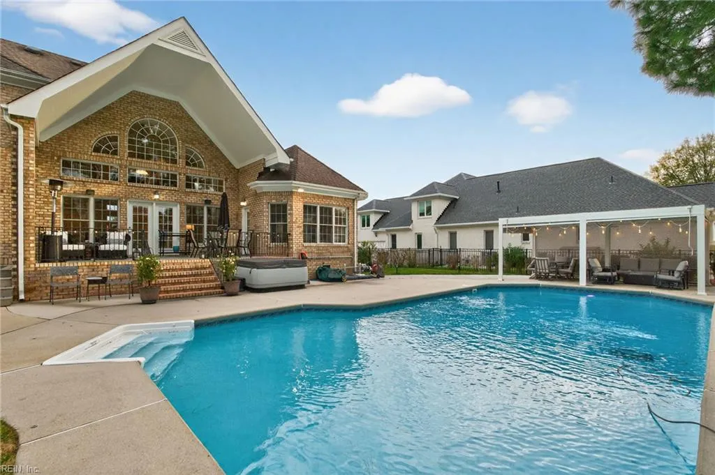 Virginia Beach, Virginia 23456, United States, 6 Bedrooms Bedrooms, ,5 BathroomsBathrooms,Residential,Active,254586