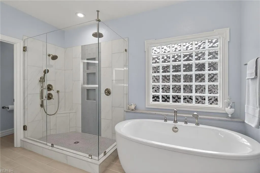 Virginia Beach, Virginia 23456, United States, 6 Bedrooms Bedrooms, ,5 BathroomsBathrooms,Residential,Active,254586