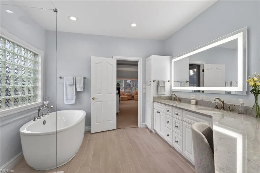 Virginia Beach, Virginia 23456, United States, 6 Bedrooms Bedrooms, ,5 BathroomsBathrooms,Residential,Active,254586