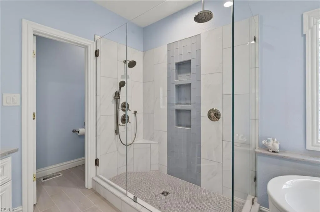 Virginia Beach, Virginia 23456, United States, 6 Bedrooms Bedrooms, ,5 BathroomsBathrooms,Residential,Active,254586