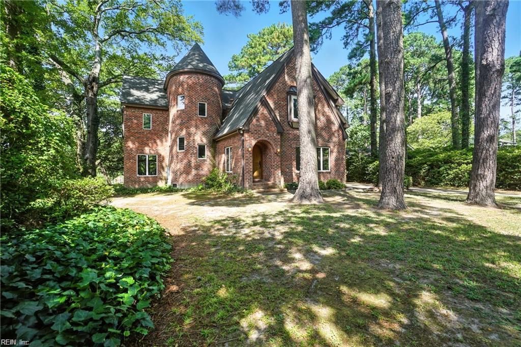 Photo of 423 Hariton Court, Norfolk, VA 23505 (MLS # 10615708)