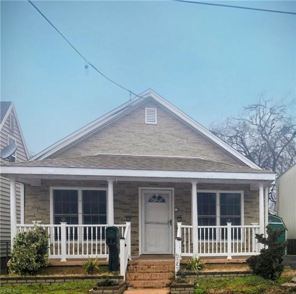 Photo of 625 Center Avenue, Newport News, VA 23601 (MLS # 10616963)