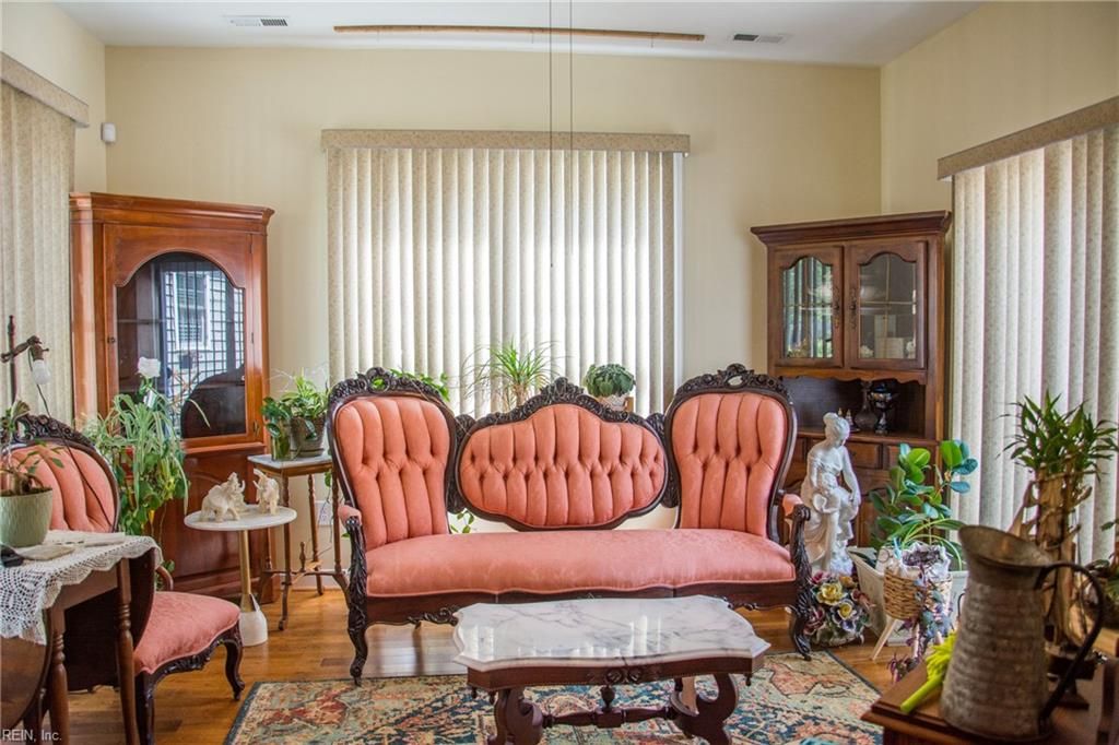 Photo of 403 Oaktree Road, Williamsburg, VA 23188 (MLS # 10630337)