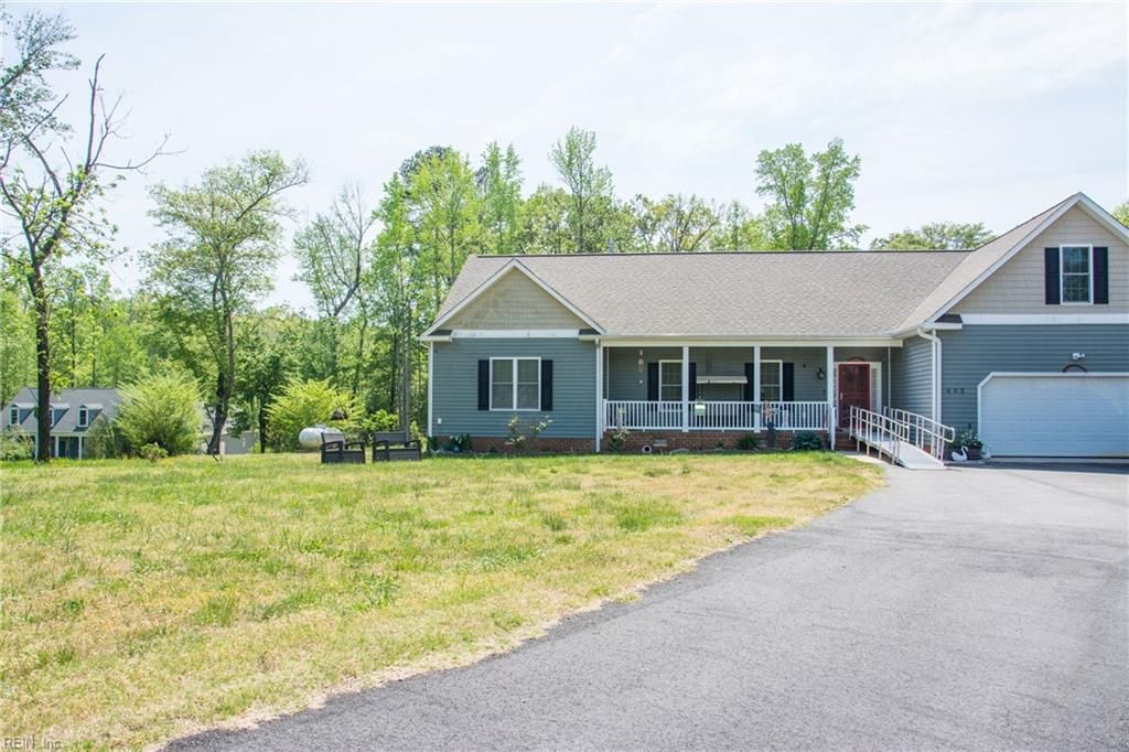 Photo of 403 Oaktree Road, Williamsburg, VA 23188 (MLS # 10630337)