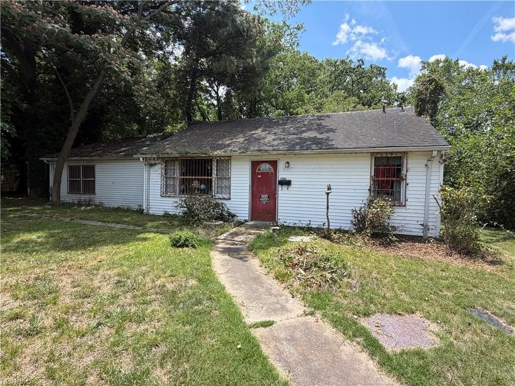 Photo of 2121 Wheeling Avenue, Norfolk, VA 23523 (MLS # 10640903)