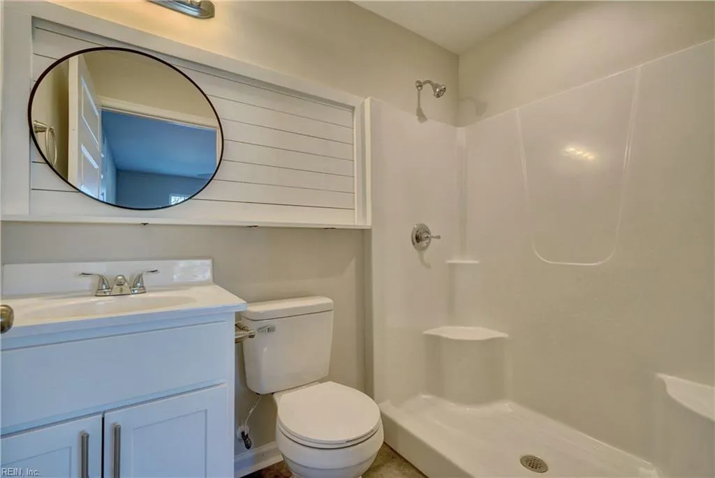 Hampton, Virginia 23663, United States, 5 Bedrooms Bedrooms, ,3 BathroomsBathrooms,Residential,Pending,27108