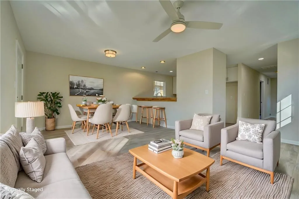 Hampton, Virginia 23663, United States, 5 Bedrooms Bedrooms, ,3 BathroomsBathrooms,Residential,Pending,27108