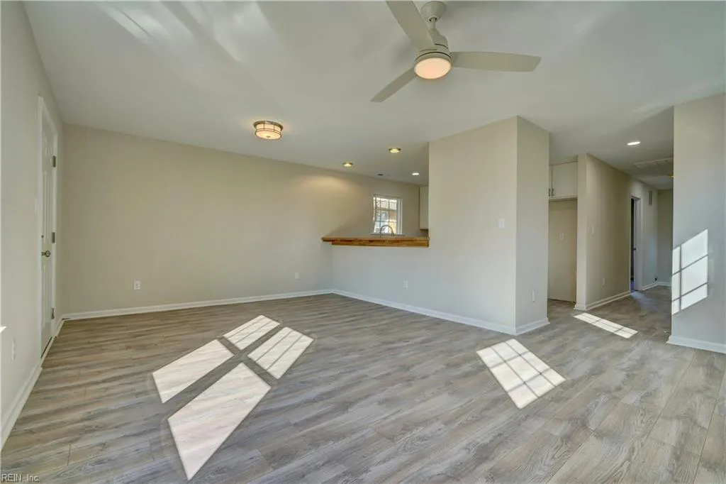 Hampton, Virginia 23663, United States, 5 Bedrooms Bedrooms, ,3 BathroomsBathrooms,Residential,Pending,27108