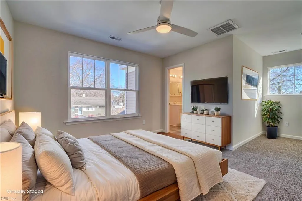 Hampton, Virginia 23663, United States, 5 Bedrooms Bedrooms, ,3 BathroomsBathrooms,Residential,Pending,27108