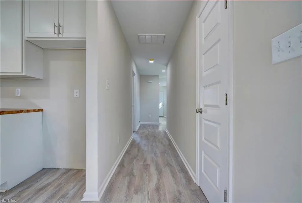 Hampton, Virginia 23663, United States, 5 Bedrooms Bedrooms, ,3 BathroomsBathrooms,Residential,Pending,27108