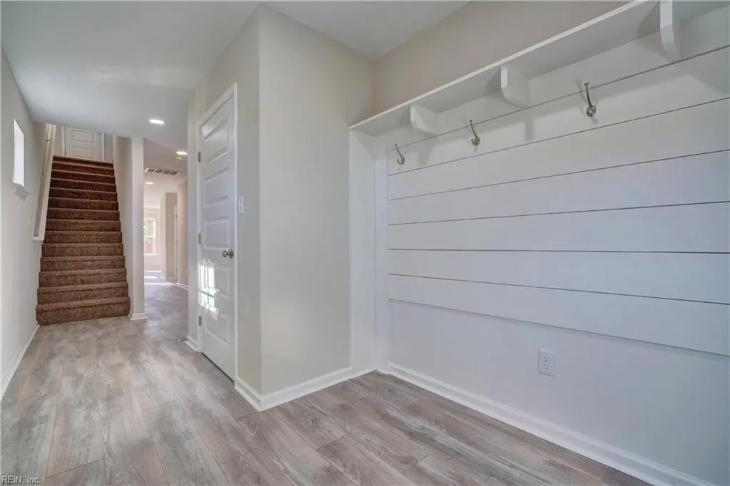 Hampton, Virginia 23663, United States, 5 Bedrooms Bedrooms, ,3 BathroomsBathrooms,Residential,Pending,27108