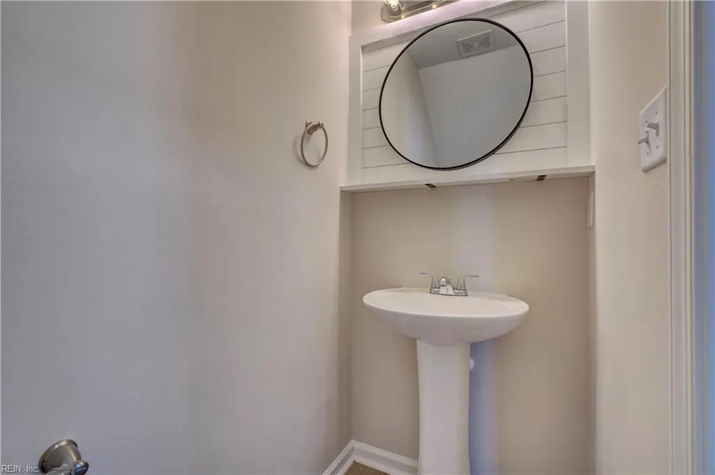 Hampton, Virginia 23663, United States, 5 Bedrooms Bedrooms, ,3 BathroomsBathrooms,Residential,Pending,27108