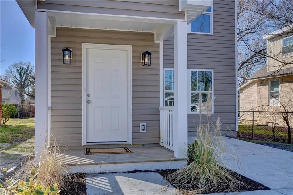 Hampton, Virginia 23663, United States, 5 Bedrooms Bedrooms, ,3 BathroomsBathrooms,Residential,Pending,27108