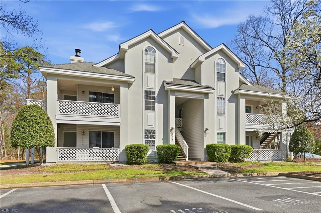 Photo of 704 Inlet Quay #J, Chesapeake, VA 23320 (MLS # 10624805)