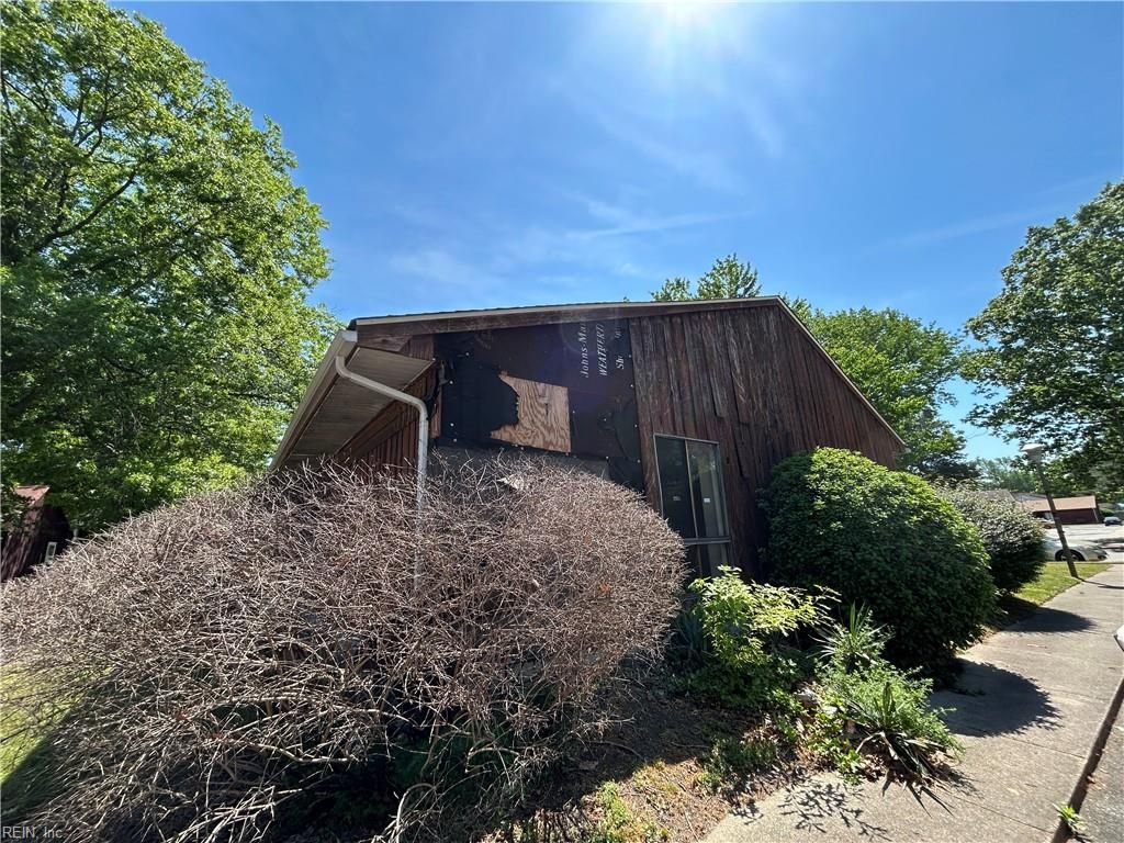 Photo of 1442 E Tanners Creek Drive, Norfolk, VA 23513 (MLS # 10631985)