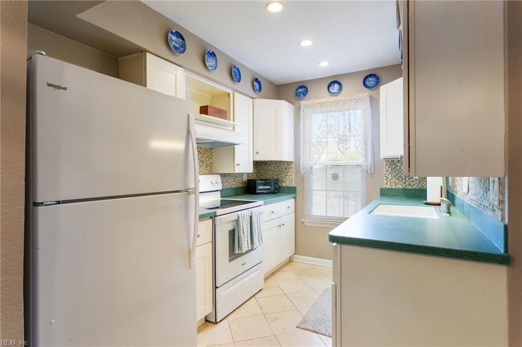 1433 Deerpond LN