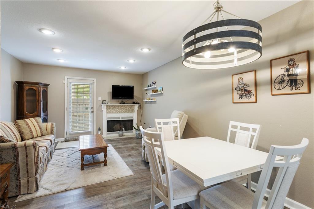 1433 Deerpond LN
