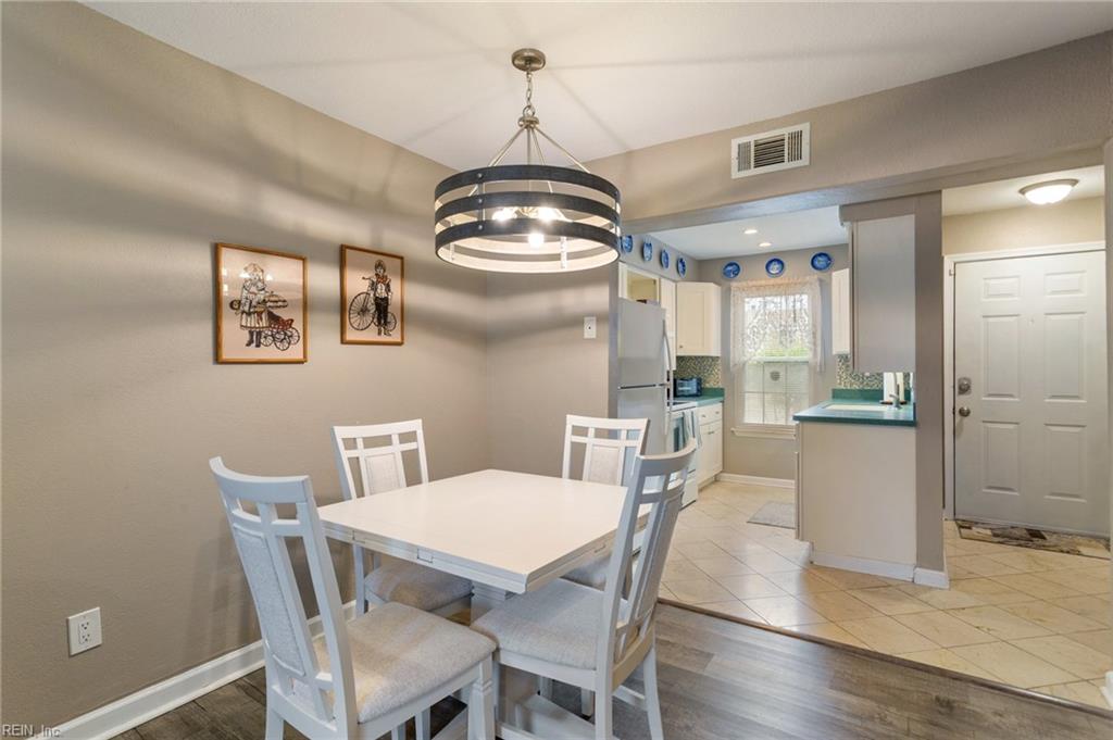 1433 Deerpond LN