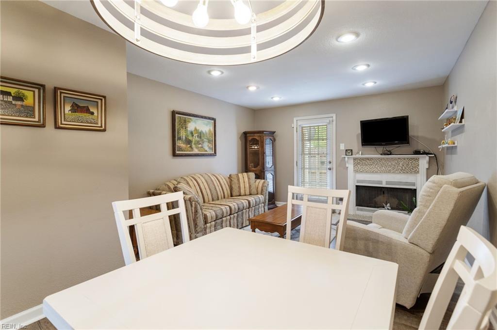 1433 Deerpond LN