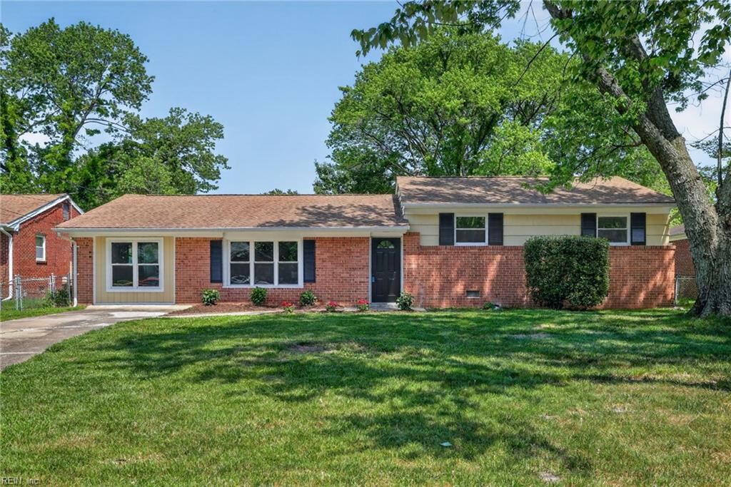 Photo of 514 Brentwood Drive, Newport News, VA 23601 (MLS # 10635404)