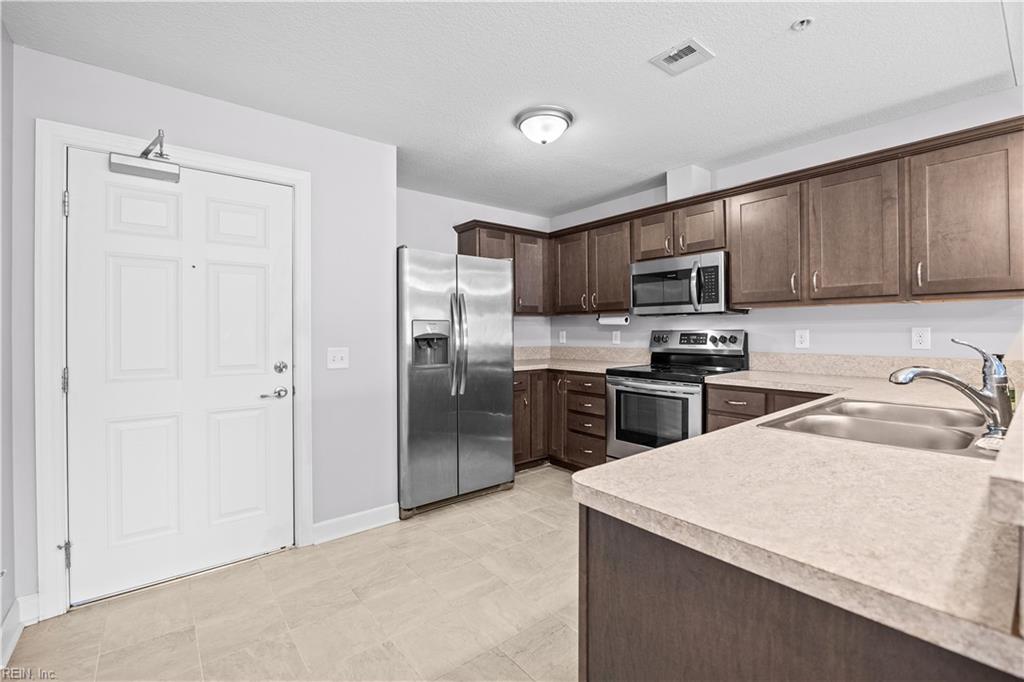 1016 Thoroughgood WAY 201