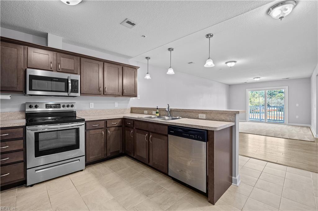 1016 Thoroughgood WAY 201